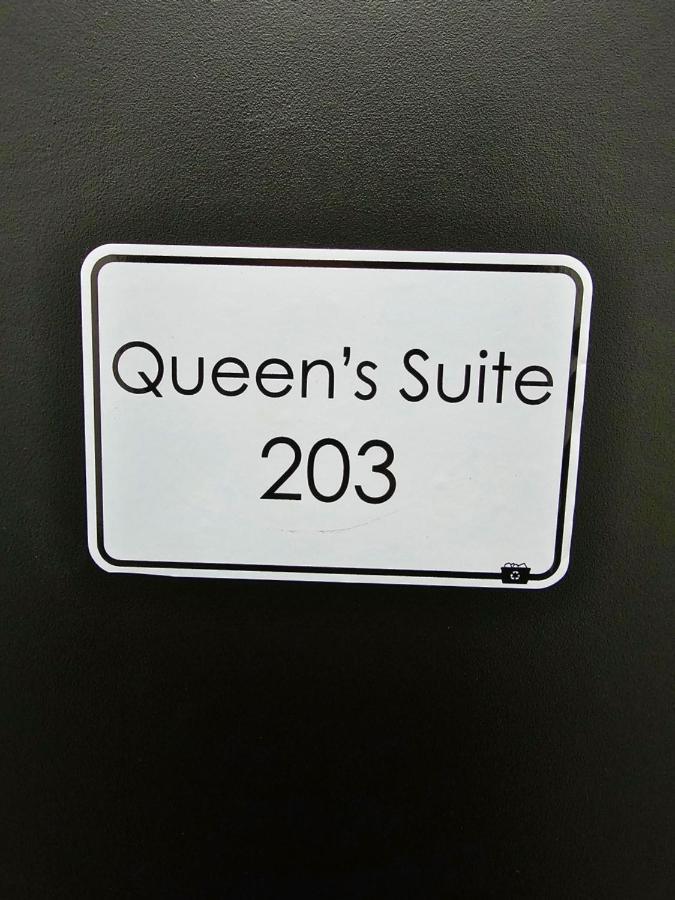 Skyline Queen'S Suites 203 Swansea Exterior photo